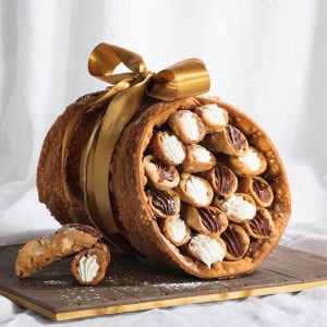 Giant Cannoli Cake - Image 4